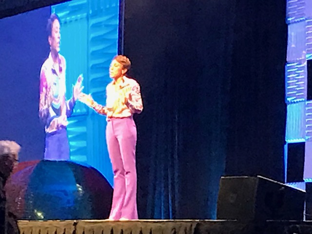 Robin Roberts keynote at meeting planning convention